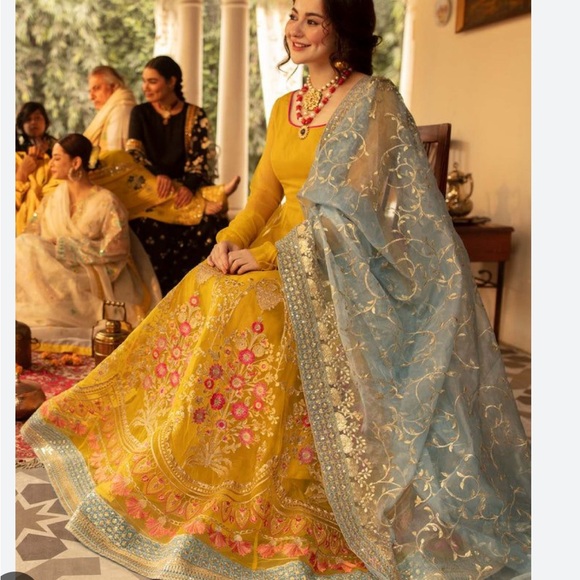 Ali xeeshan almost new yellow dress. Frock dupatta and pajama - Picture 2 of 2